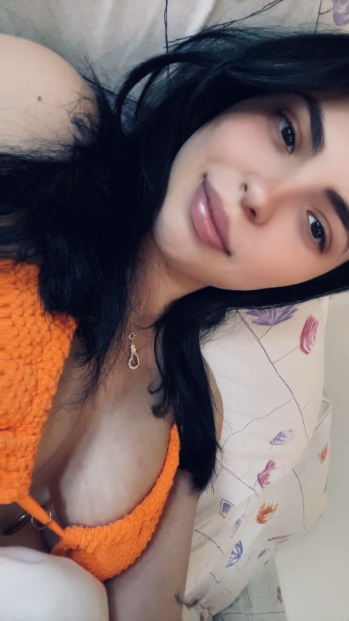 Valentina — online now on 1x1Chat